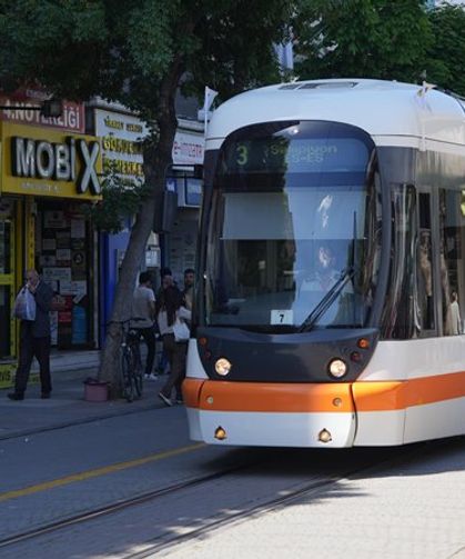 Eskişehir’de gururlandıran görüntü; Tramvaylar bugün daha güzeldi