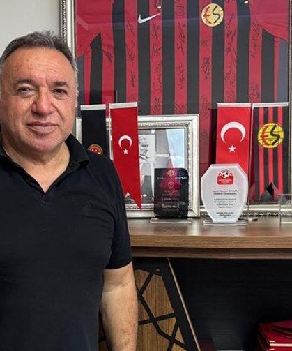 Ahmet Bingöl: "Bu futbolcuyu Eskişehirspor'a kazandıran herkesten Allah razı olsun"
