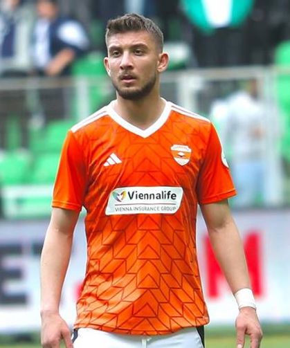 Adanaspor'dan ayrılan genç stoper oyuncusu Eskişehirspor'a imza atmak üzere
