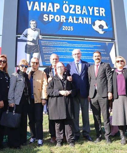 Eskişehirspor’un efsanesi Vahap Özbayer’in adını taşıyan yeni spor alanını hizmete açıldı