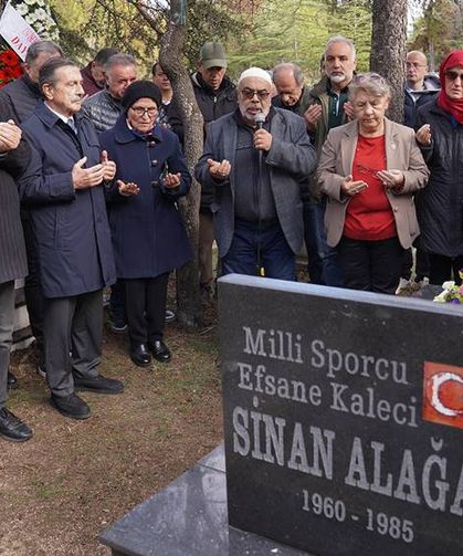 Eskişehirspor'un genç yaşta yaşamını yitiren milli kalecisi Sinan Alağaç anıldı