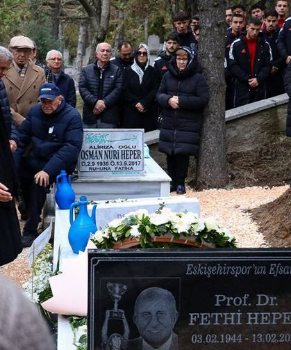 Eskişehirspor efsane futbolcusu Fethi Heper’i vefatının birinci yılında andı