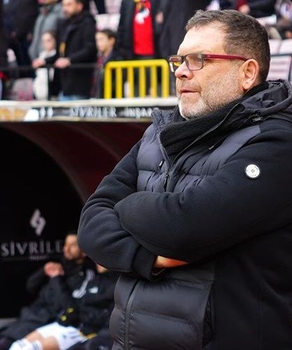 Eskişehirspor Teknik Direktörü Hakan Şapçı açıkladı; "Maalesef bu durum bizi olumsuz etkiliyor"