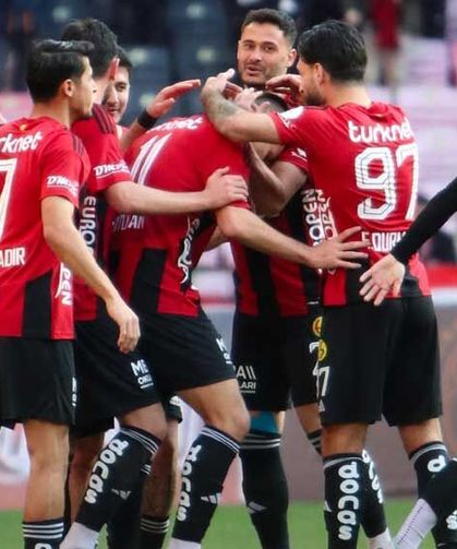 İspanyol rüzgarını arkasına alan Eskişehirspor İzmir temsilcisi karşısında farka koştu