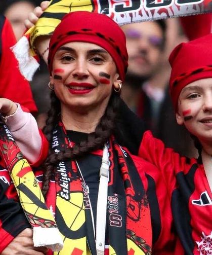 Eskişehirspor Kütahyaspor karşısında farklı kazandı, kadınlar ve çocuklardan maça yoğun ilgi