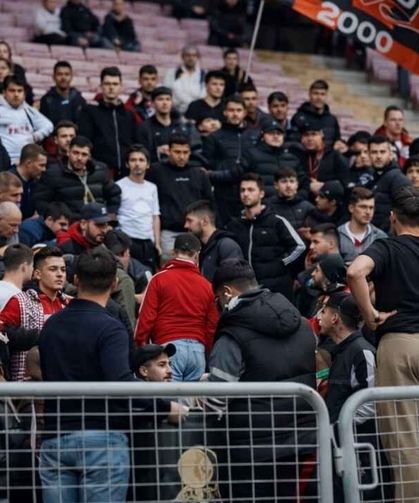 Tribünde rahatsızlık geçiren Eskişehirspor taraftarı hastaneye kaldırıldı