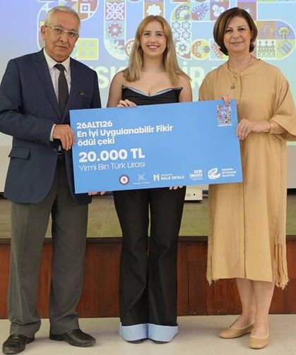 Eskişehir’in geleceğine yönelik fikirler geliştiren gençlere ödül verildi