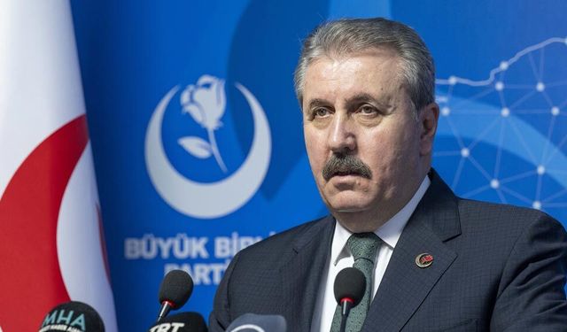 Mustafa Destici: "Bu programları gördükten sonra pişman mıdırlar yoksa memnun mudurlar?"