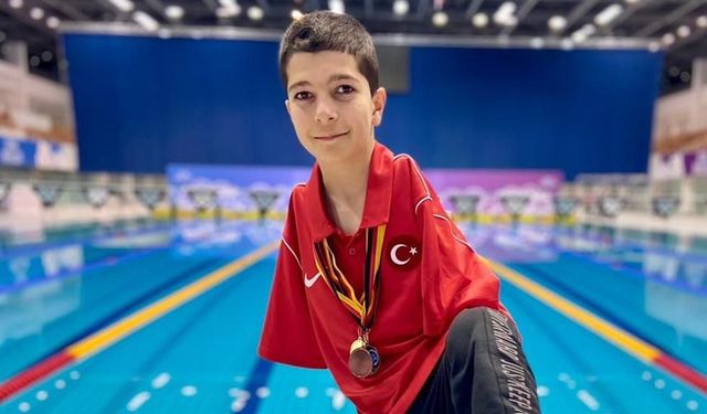 Eskişehirli genç yüzücü Baran Doruk Şimşek iki olimpik barajı geride bıraktı