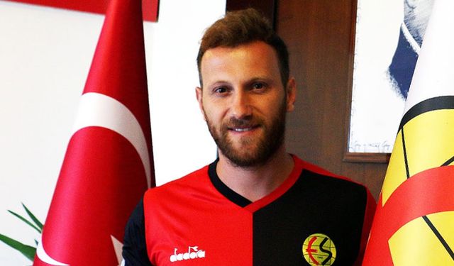 Eskişehirspor'da beklenen transfer tamamlandı; Resmi sözleşmeyi imzaladı!