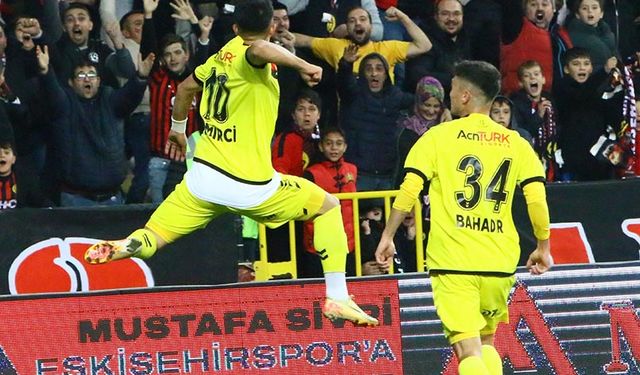 Eskişehirspor Osmanlı 1453’ü 6-0’la geçti ve liderliğe yükseldi