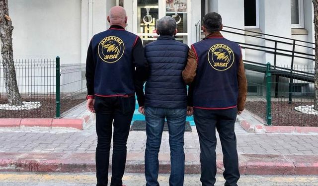 Devletin gizli belgelerini ele geçiren eski emniyet müdürü yakalandı
