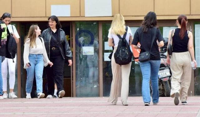 ÖSYM duyurdu; Üniversite okuyacak gençler için kritik dönem başladı