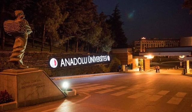Anadolu Üniversitesi fakülteleri birleştirdi ve maliyeti düşürdü