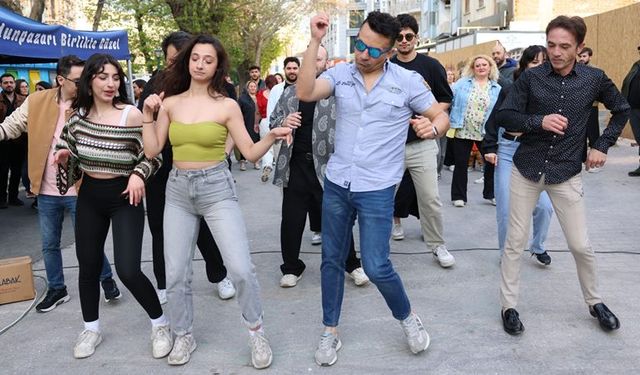 Eskişehir’de rengarenk görüntüler; Büyük bir coşku yaşandı