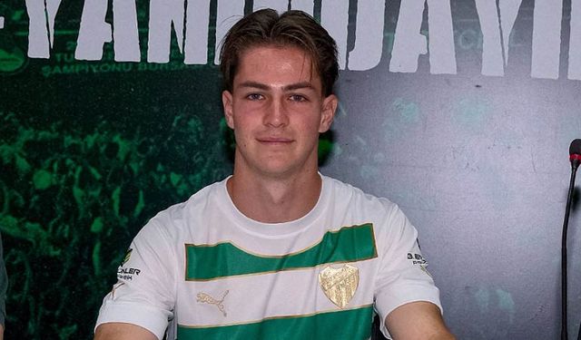 Bursaspor 17 yaşındaki genç yeteneğe imzayı attırdı