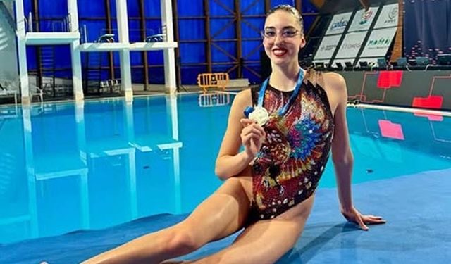 Milli yüzücü Selin Hürmeriç büyük gurur yaşattı; Altın madalya kazandı