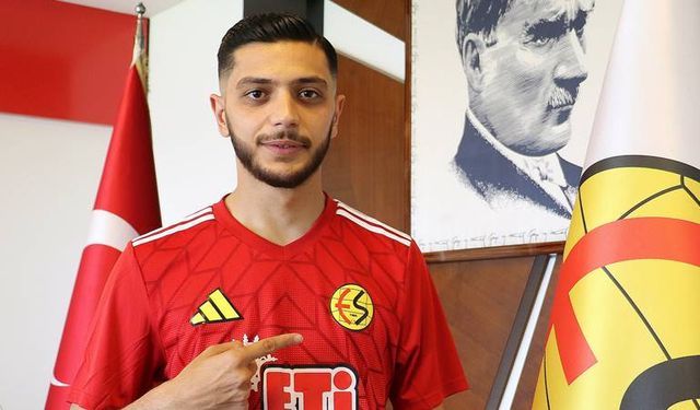 25 yaşındaki oyuncu yeni sezonda da Eskişehirspor forması giyecek