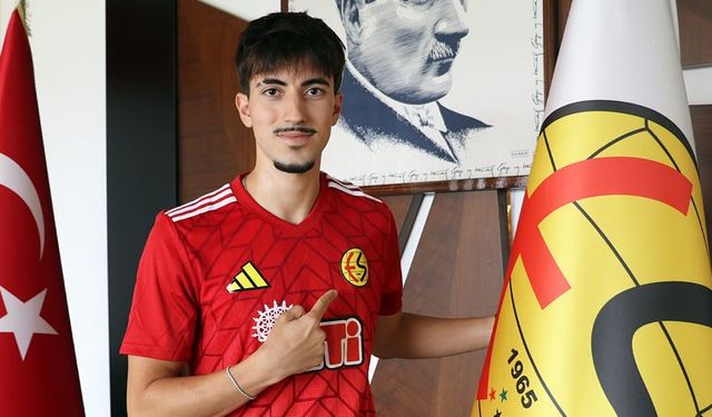 Eskişehirspor genç oyuncusu ile yeniden anlaştı; Profesyonel sözleşmeye imza attı