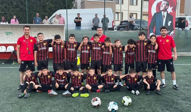 Eskişehirspor yaz okuluna akın var; Yeni yetenekler sahaya çıkıyor
