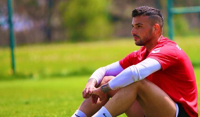 35 yaşındaki deneyimli kanat oyuncusu Eskişehirspor’dan ayrıldığını açıkladı