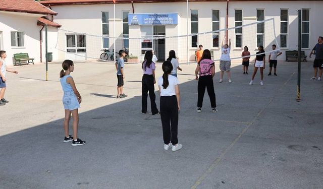 Eskişehir'de 7 ile 14 yaş arasındaki çocuklara yönelik düzenlenen ücretsiz kurslar sürüyor