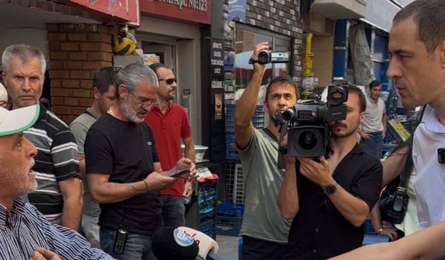 Eskişehir’de Anahtar Parti İl Başkanı Çağlar Ölce ile pazarcı Mehmet Yıldırım arasında dikkat çekici sohbet