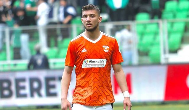 Adanaspor'dan ayrılan genç stoper oyuncusu Eskişehirspor'a imza atmak üzere