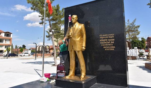 İnönü Belediyesi ekipleri ilçeyi pırıl pırıl yapmak için sahada