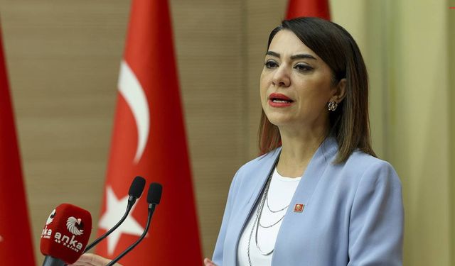 Gamze Taşcıer'den Sağlık Bakanlığı’na ‘beyaz önlük’ tepkisi