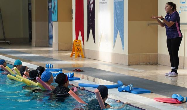 Eskişehir'de yer alan su sporları merkezine yoğun bir ilgi var