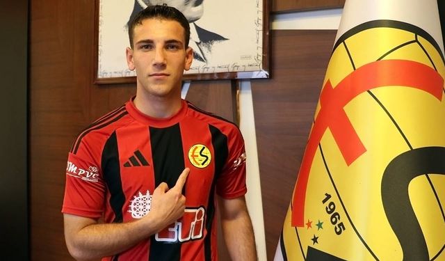 19 yaşındaki kanat oyuncusu Eskişehirspor'a imzayı attı
