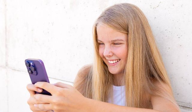 Üniversite öğrencilerini sevindirecek gelişme; Çok ucuz fiyata cep telefonu alabilecekler