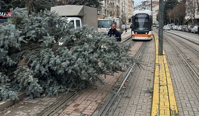 Eskişehir'de tramvay seferlerini duraklatan aksaklık; Estram açıklama yayınladı