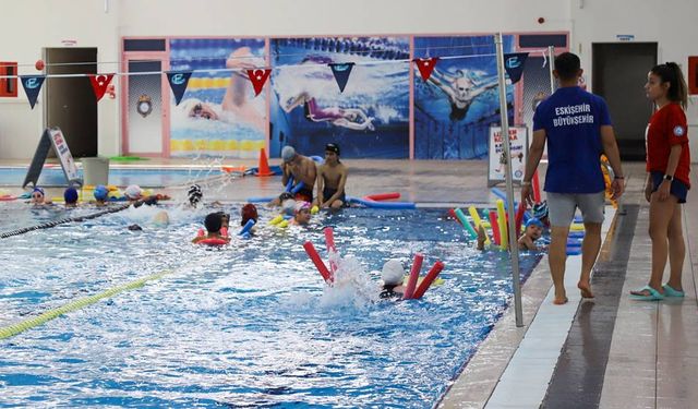 Eskişehir'de yüzme bilmeyenler bu fırsatı kaçırmasın; Kayıtlar yakında başlıyor