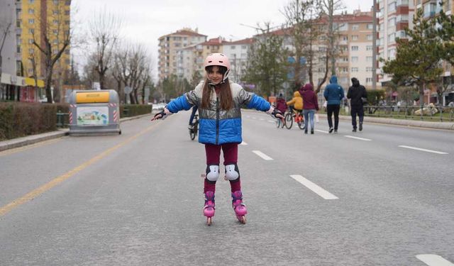 Eskişehir’de Arabasız Pazar etkinliğe soğuk havaya rağmen yoğun ilgi