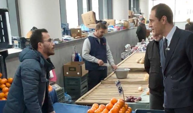 Eskişehirli pazarcı gerçeği açıkladı; "Aslında daha pahalı olması lazım ama talep az"
