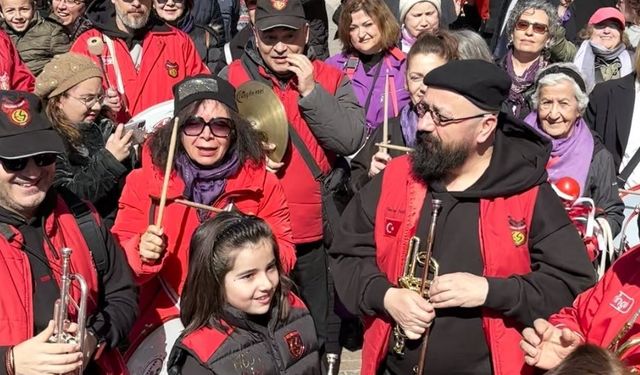 Eskişehir caddelerinde Bando Es Es rüzgarı esti; Coşku dolu anlar yaşandı