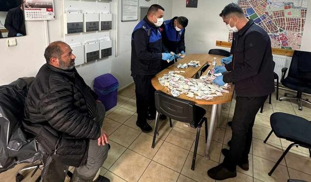 Eskişehir'de yakalanan dilencinin üzerinden çıkan para ekipleri şaşkına çevirdi