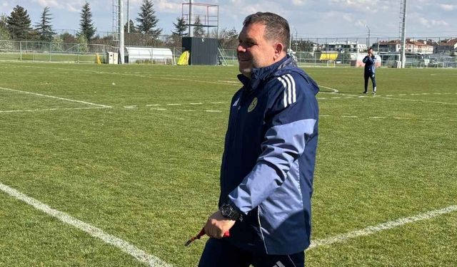 Eskişehirspor taraftarlarından teknik direktör Hakan Şapçı'ya tam destek