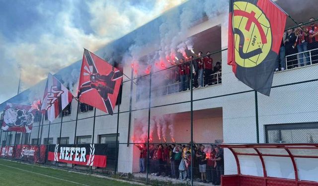 Eskişehirspor taraftarlarından Balıkesirspor maçı öncesinde önemli destek