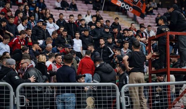 Tribünde rahatsızlık geçiren Eskişehirspor taraftarı hastaneye kaldırıldı