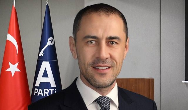 Çağlar Ölce'den parti değiştiren siyasetçilere sert çıkış: Görevleri de sona ermeli