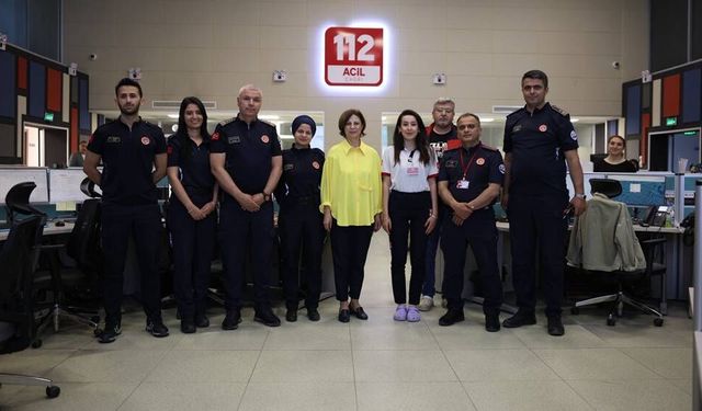 Ayşe Ünlüce 112 Acil Çarı Merkezi çalışanlarının bayramını kutladı