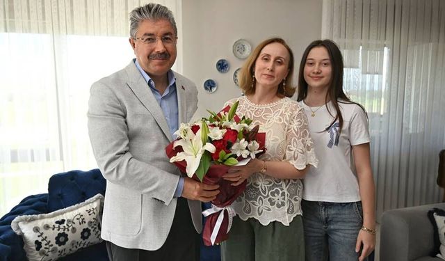 Eskişehir Valisi Dr. Erdinç Yılmaz bayram ziyaretlerini sürdürüyor