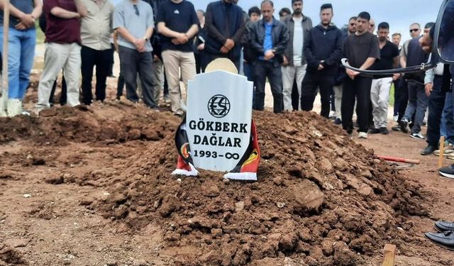 Eskişehirspor tribünlerinin sevilen ismi Gökberk Dağlar son yolculuğuna uğurlandı