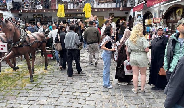 Kurban Bayramı için Eskişehir'e gelenler Tarihi Odunpazarı Bölgesi'ne akın etti