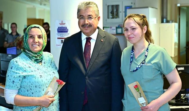 Vali Dr. Erdinç Yılmaz hastaları ziyaret edip sağlık çalışanlarının bayramını kutladı