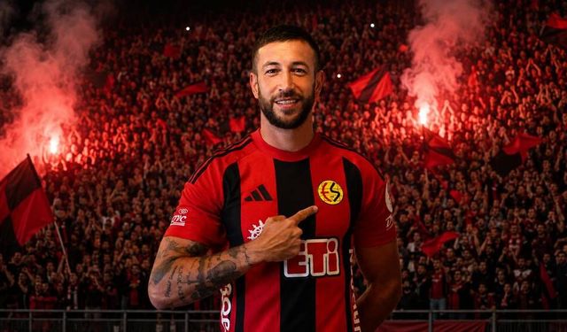 Eskişehirspor taraftarlarının çok istediği golcü futbolcu imzayı attı; 100'ler kulübüne girmek istiyor