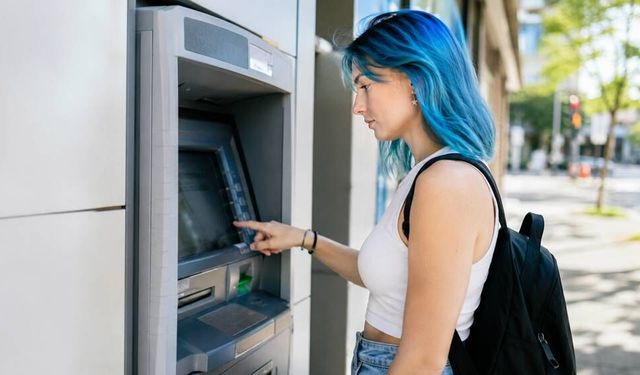 ATM'lerde uzun yılların alışkanlığı yavaş yavaş sona eriyor